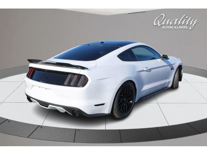 2017 Ford Mustang GT Premium photo 4