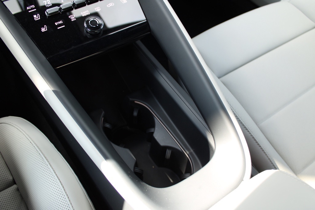 2025 Porsche Macan Electric photo 22