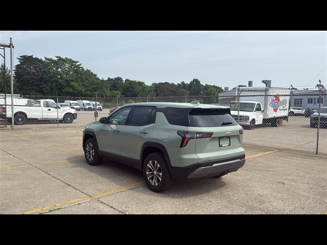 2026 Chevrolet Equinox LT photo 2