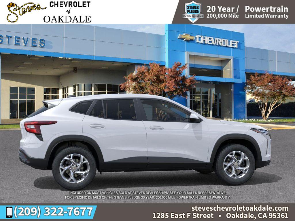 2026 Chevrolet Trax LS photo 4