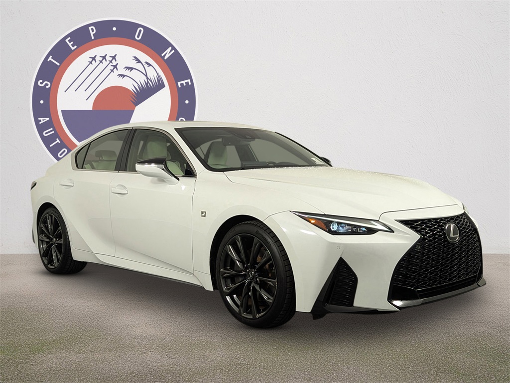2022 Lexus IS 350 F SPORT photo 2