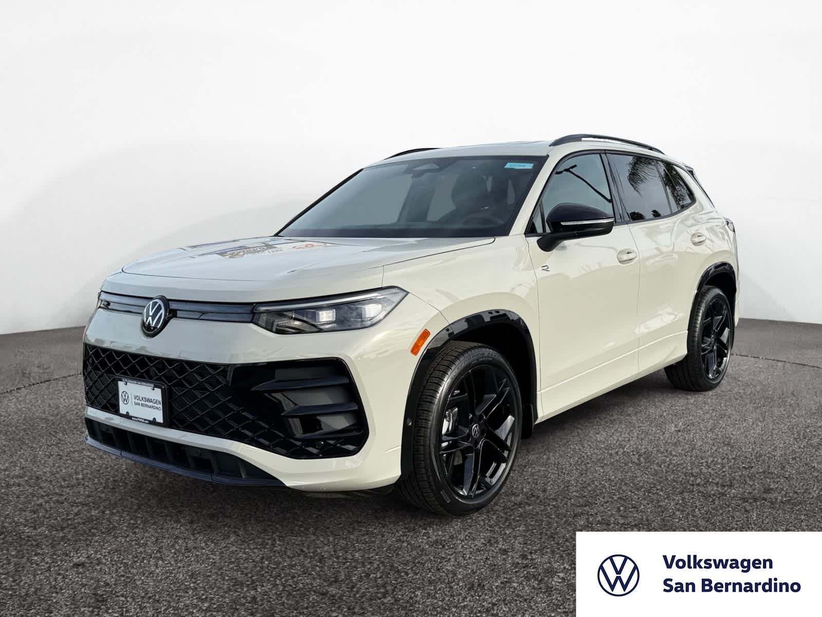 2026 Volkswagen Tiguan SE R-LINE BLACK's photo