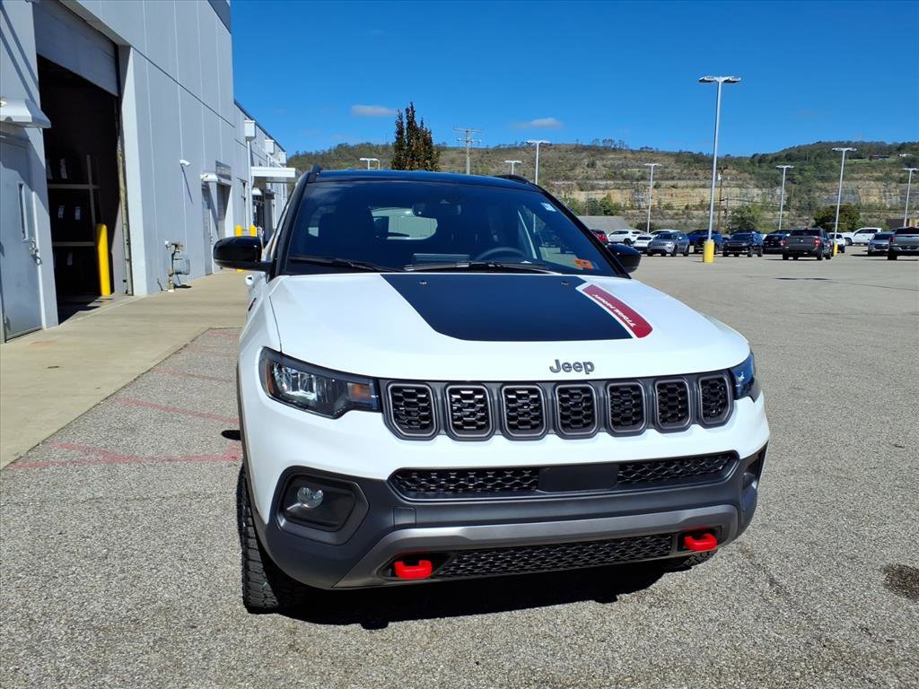 2026 Jeep Compass Trailhawk photo 3