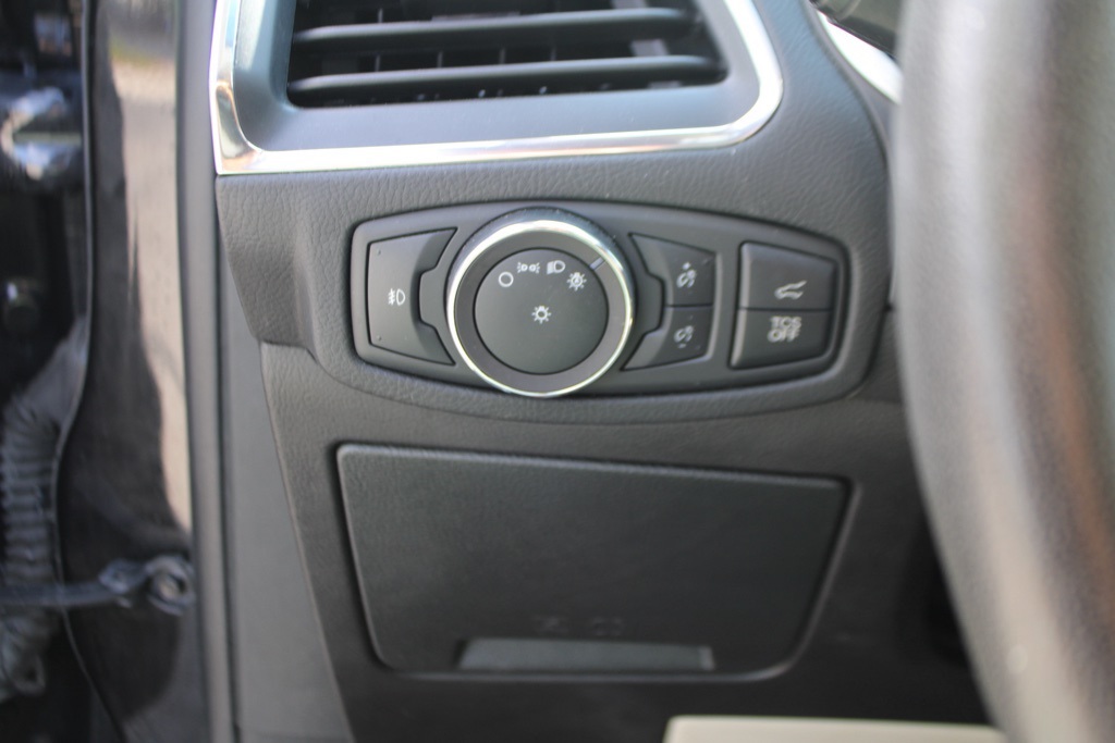 2019 Ford Edge Titanium photo 16