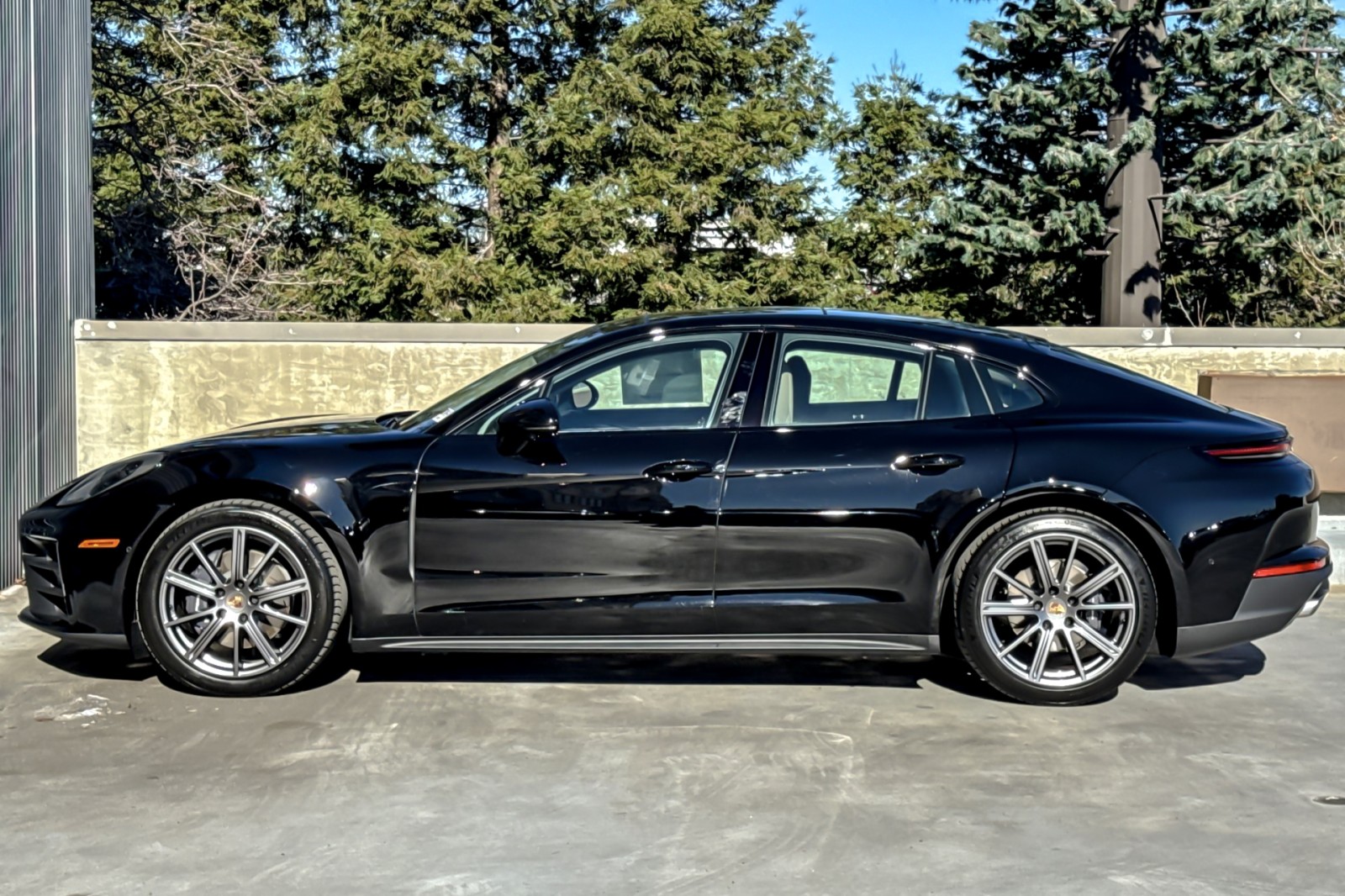 2025 Porsche Panamera 4 photo 3