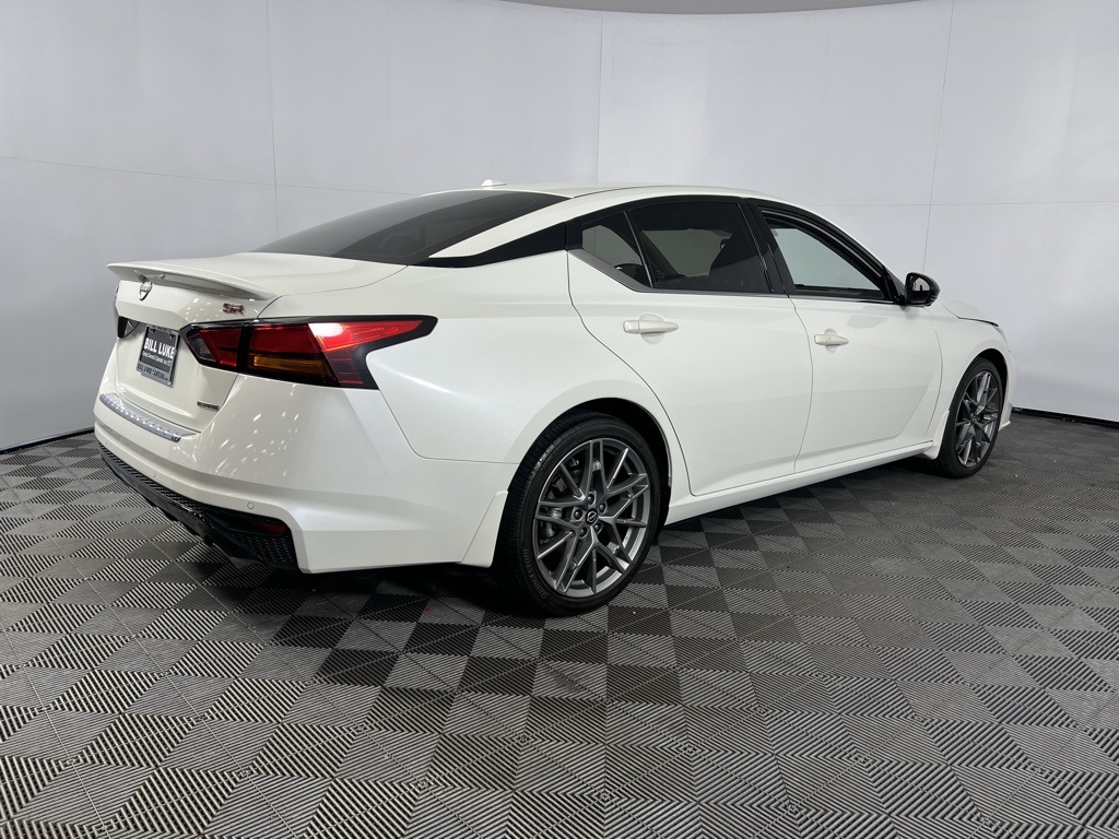 2023 Nissan Altima SR photo 4