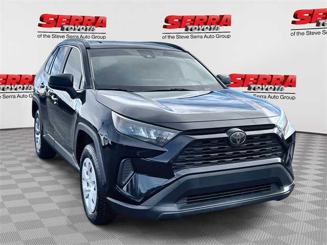2019 Toyota RAV4 LE's photo