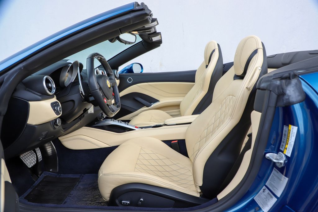 2016 Ferrari California T photo 2