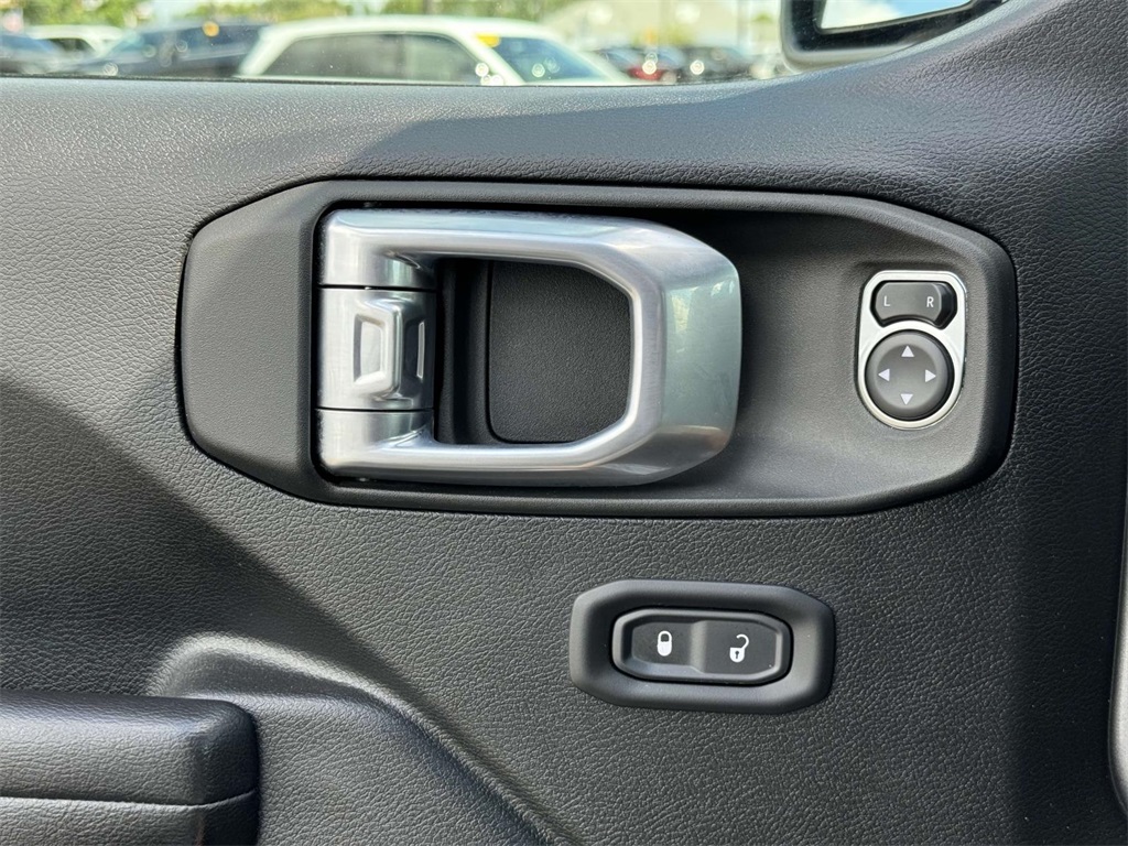 2021 Jeep Wrangler Unlimited Islander photo 27