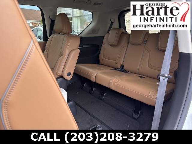 2026 Infiniti QX80 Luxe photo 11