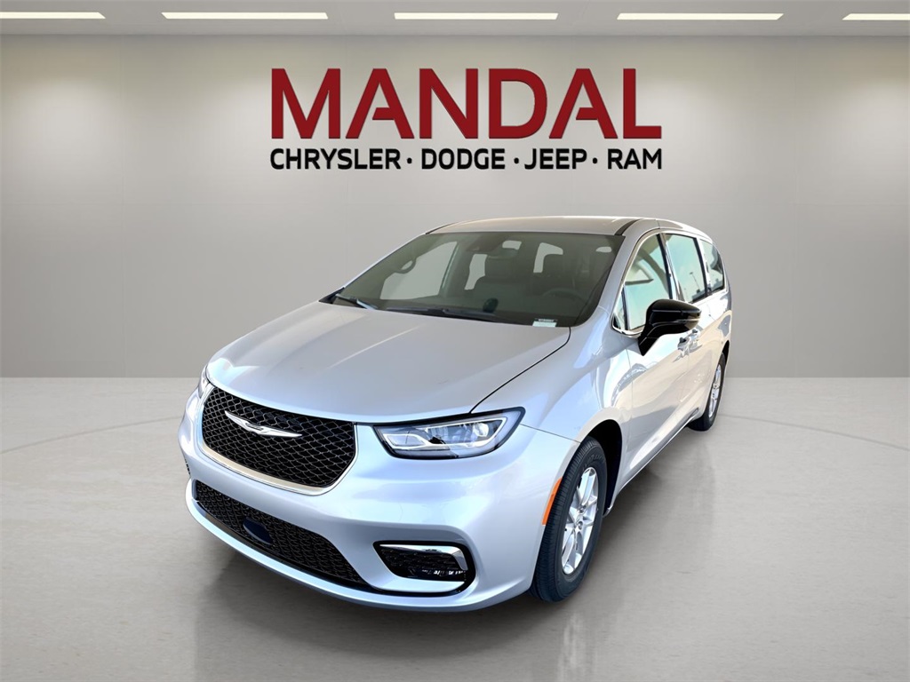 2026 Chrysler Pacifica Select's photo