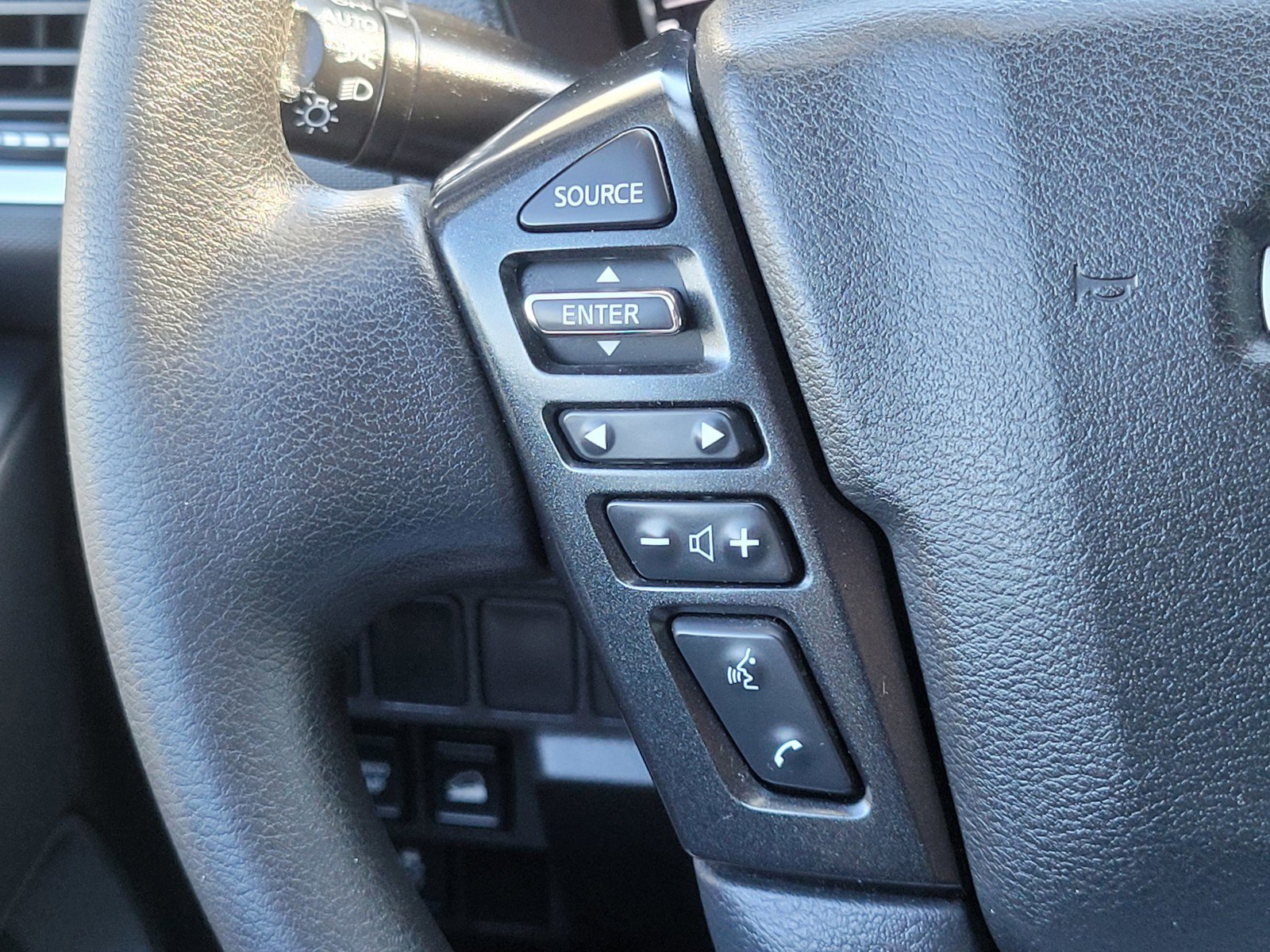2023 Nissan Frontier SV photo 25