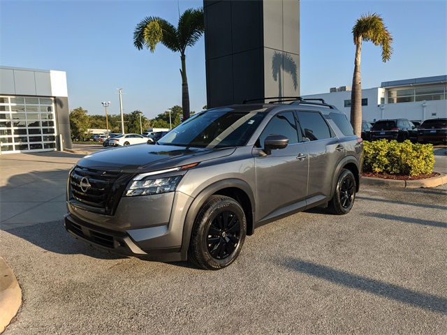 2025 Nissan Pathfinder SV photo 2