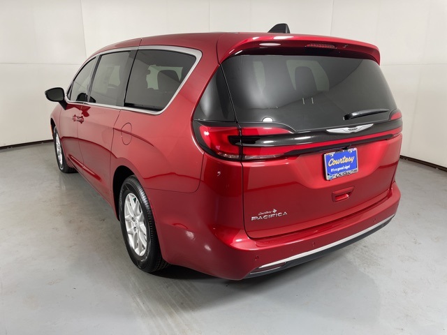 2026 Chrysler Pacifica photo 6