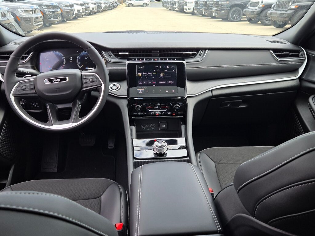 2025 Jeep Grand Cherokee Altitude X photo 18