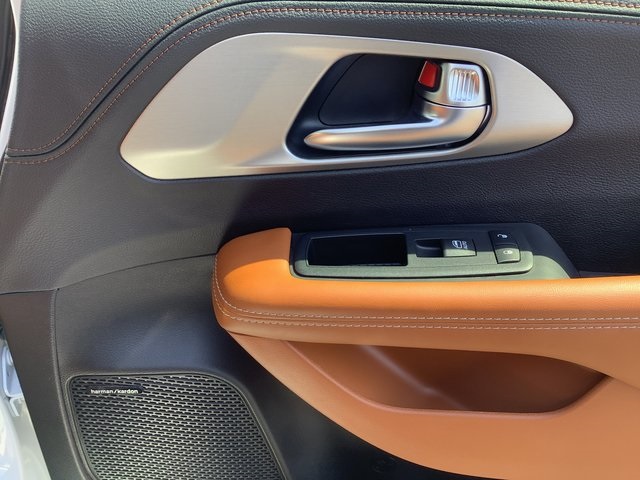 2024 Chrysler Pacifica Pinnacle photo 40