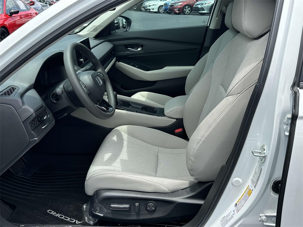 2025 Honda Accord SE photo 4