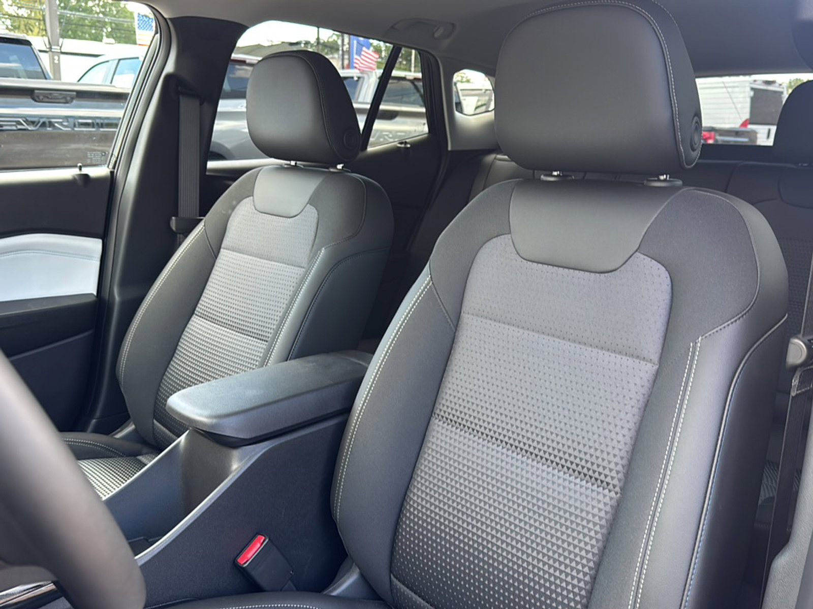 2025 Chevrolet Trax LT photo 17