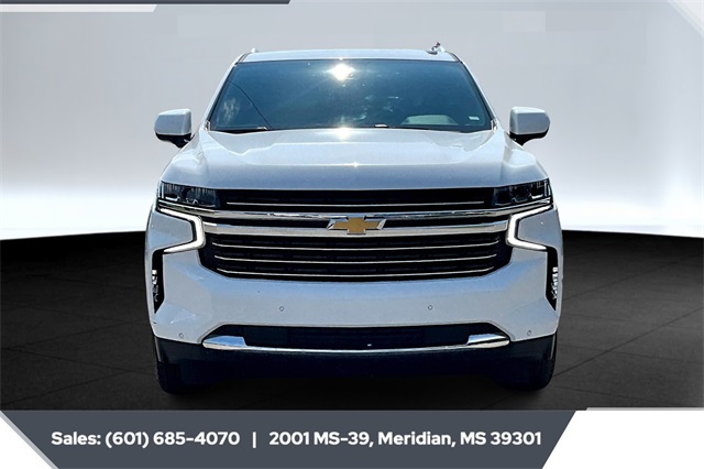 2023 Chevrolet Suburban LT photo 3
