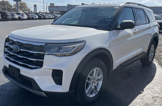 2026 Ford Explorer photo 2