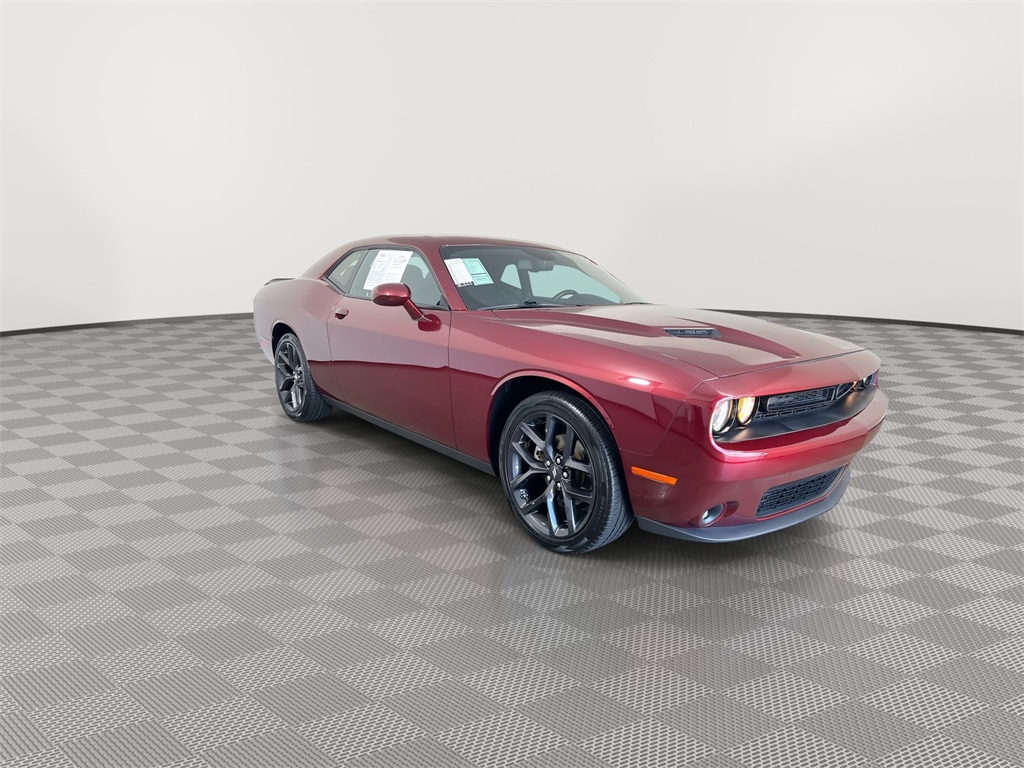 2022 Dodge Challenger SXT photo 2
