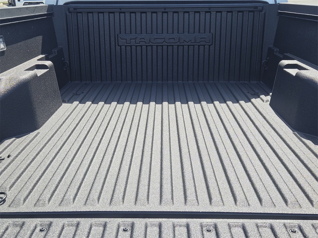 2025 Toyota Tacoma SR5 photo 18