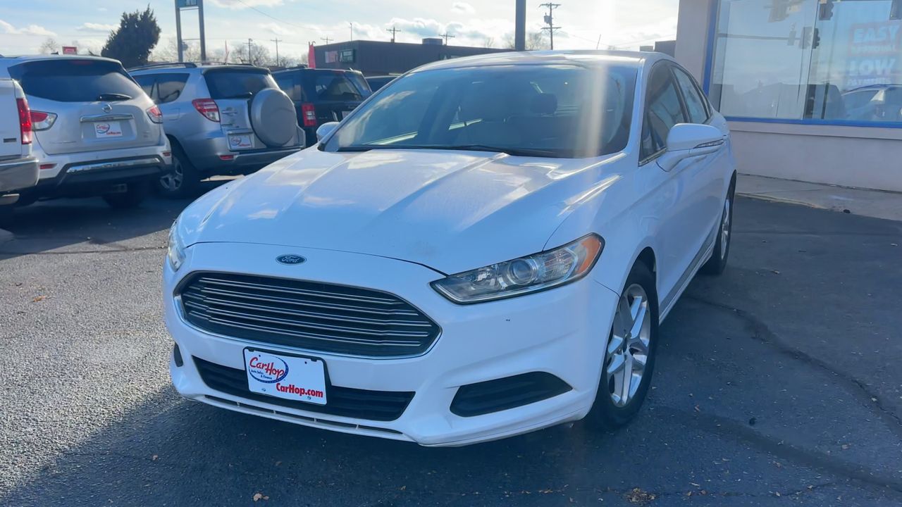 2016 Ford Fusion SE photo 2