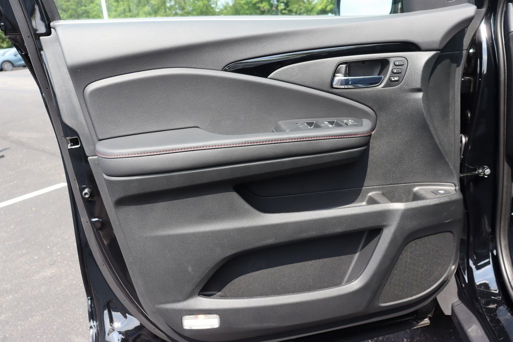 2025 Honda Ridgeline Black Edition photo 24