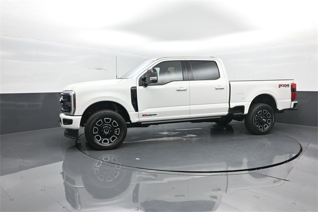 2025 Ford F-250 Platinum photo 4