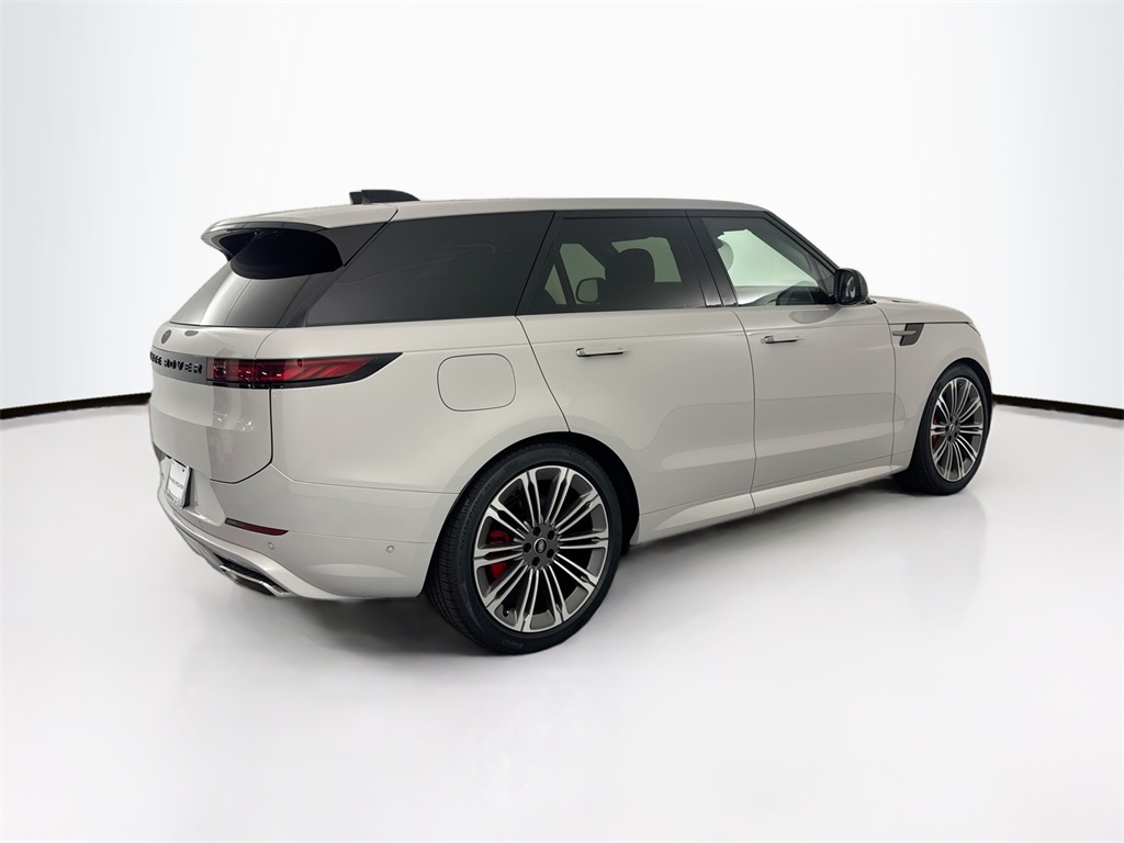2025 Land Rover Range Rover Sport SE photo 3