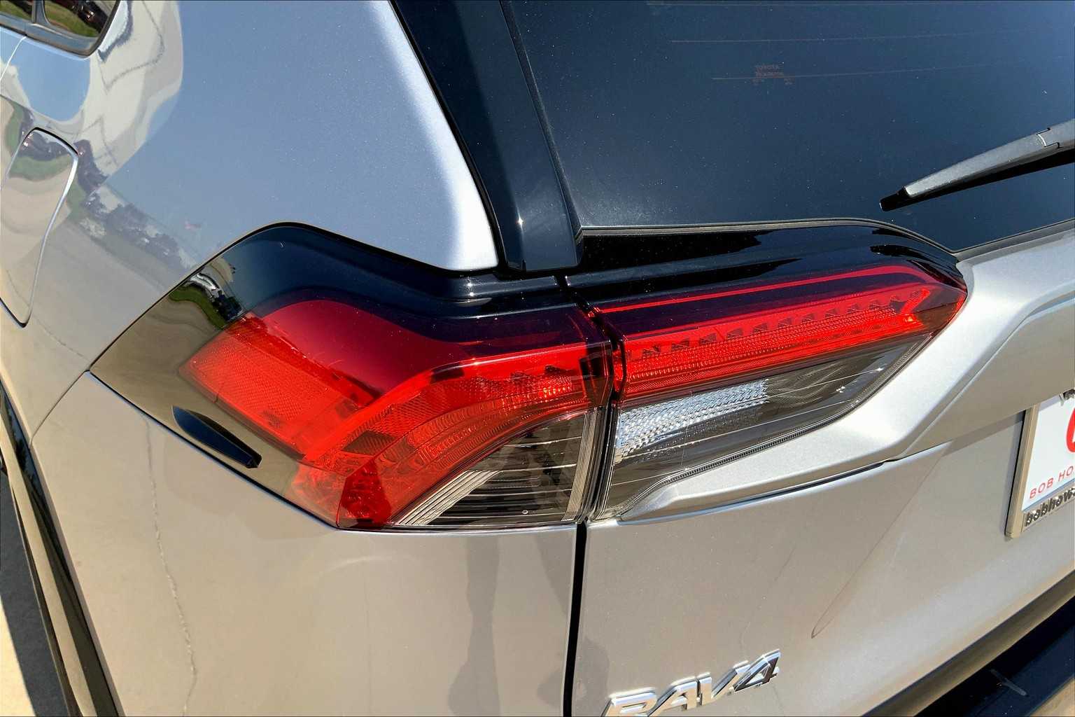 2022 Toyota RAV4 Hybrid XSE photo 25