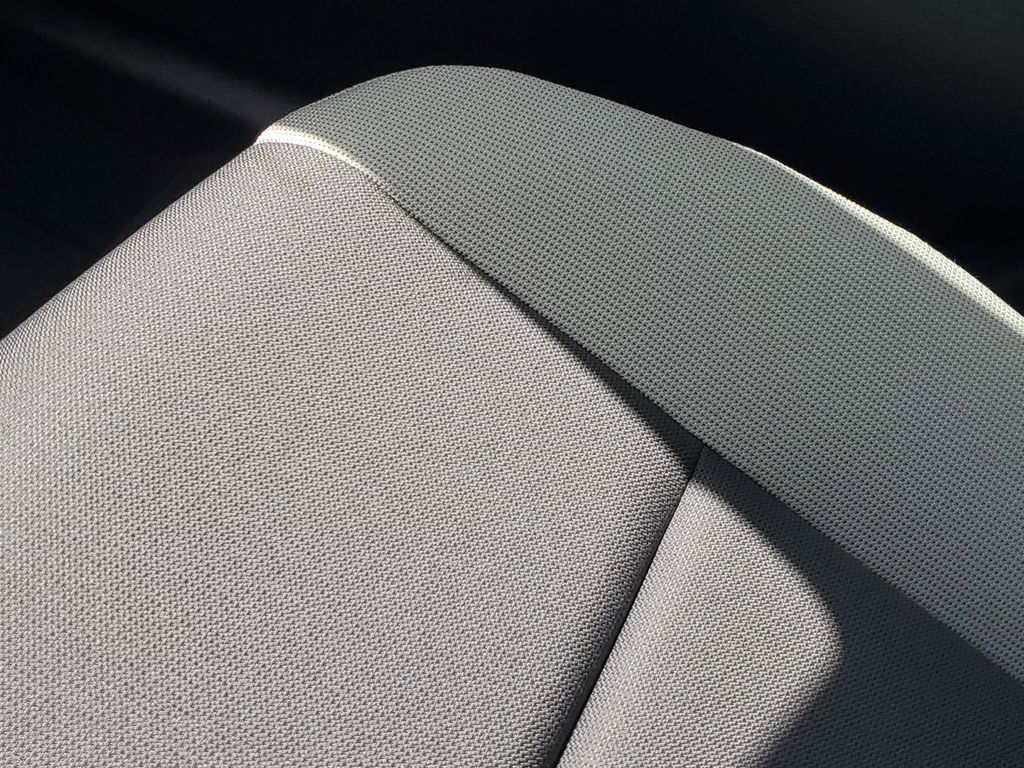 2025 Toyota Corolla LE photo 22