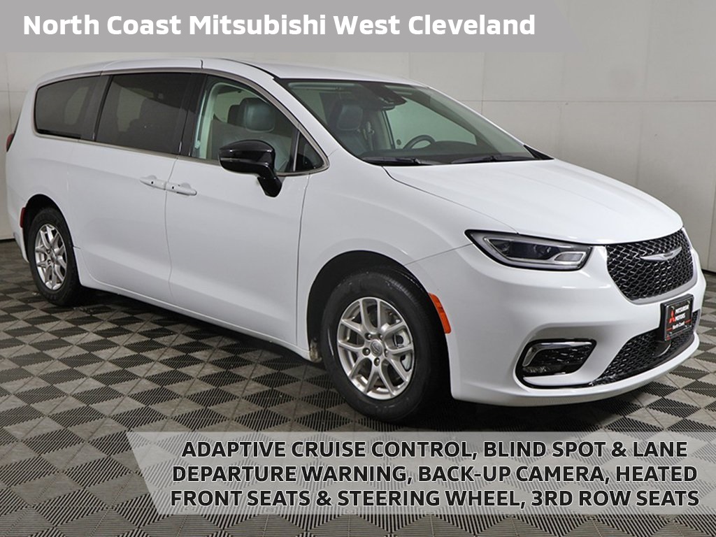 2024 Chrysler Pacifica Touring L's photo