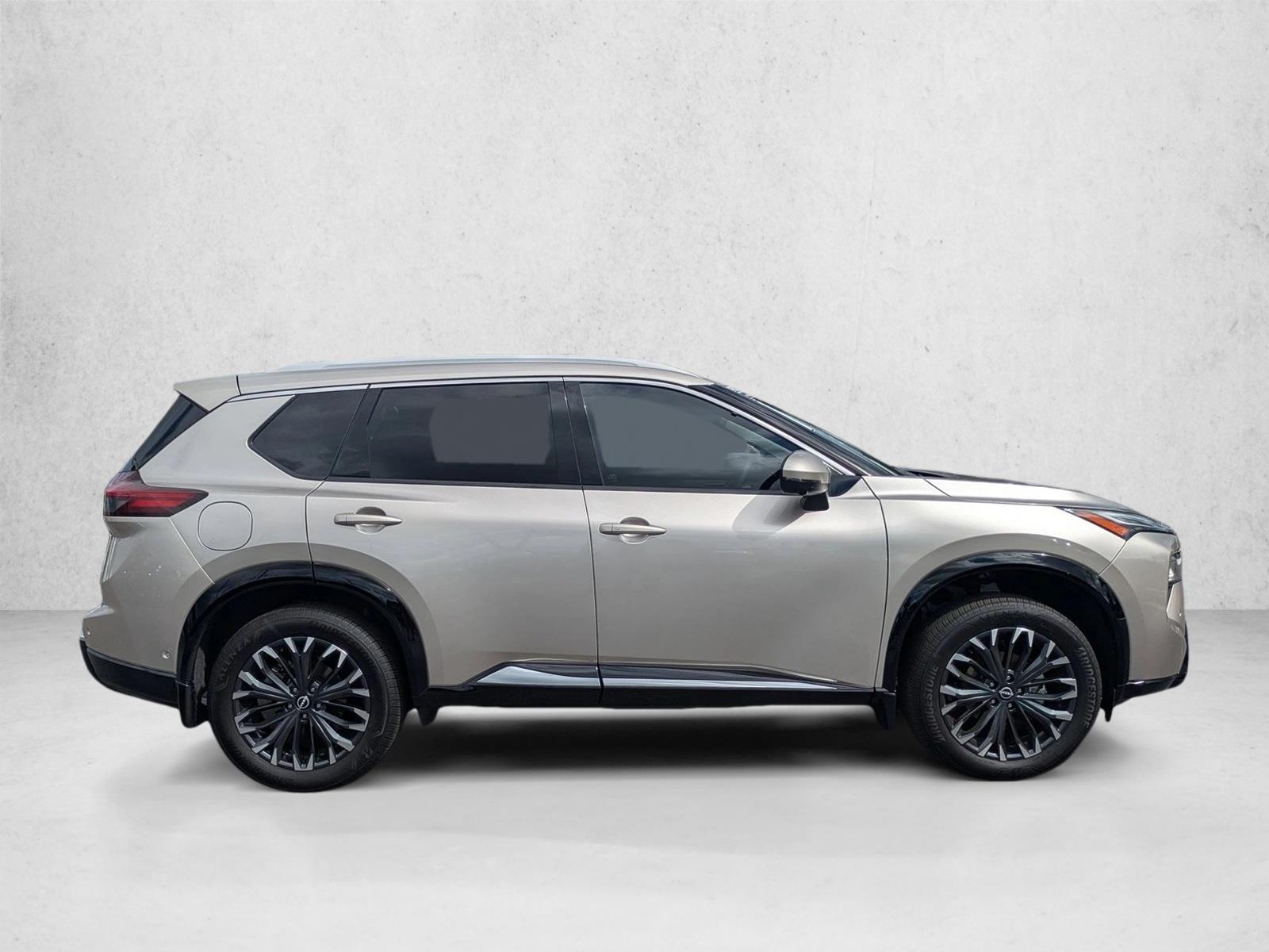 2025 Nissan Rogue Platinum photo 4