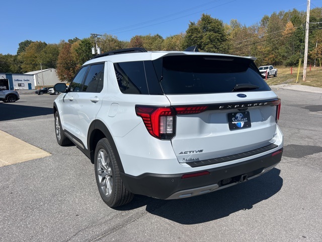 2025 Ford Explorer photo 6
