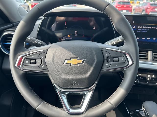 2025 Chevrolet Trax LT photo 12