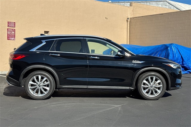 2022 Infiniti QX50 Luxe photo 2
