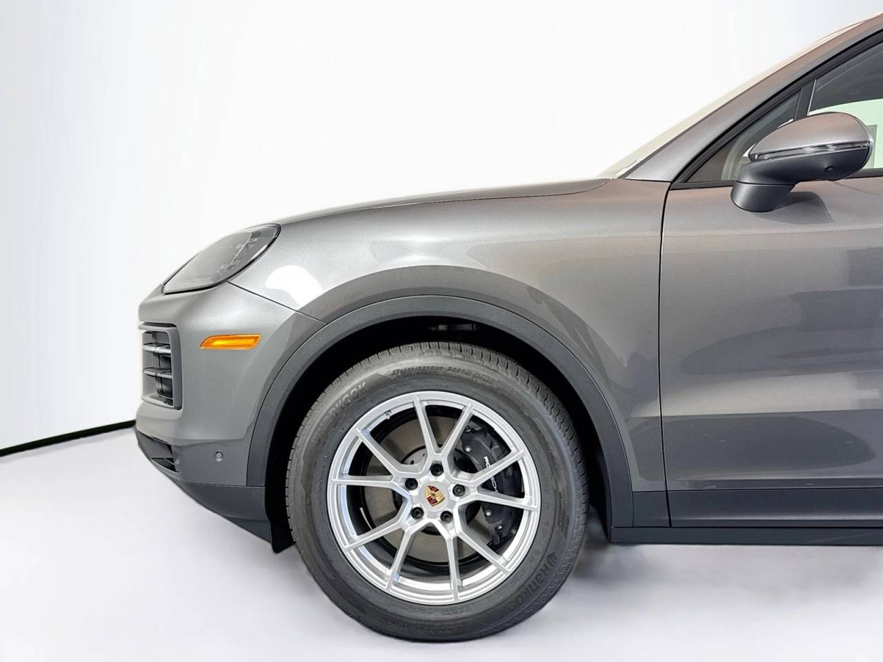 2025 Porsche Cayenne photo 24