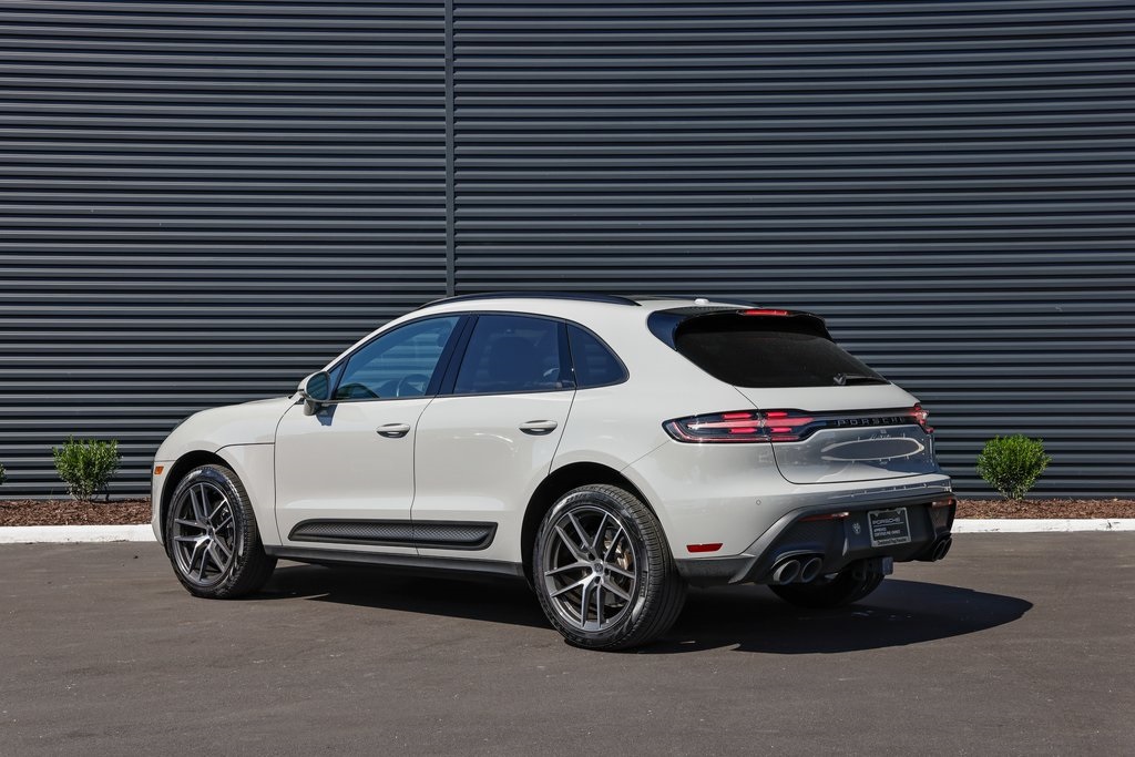 2025 Porsche Macan T photo 3
