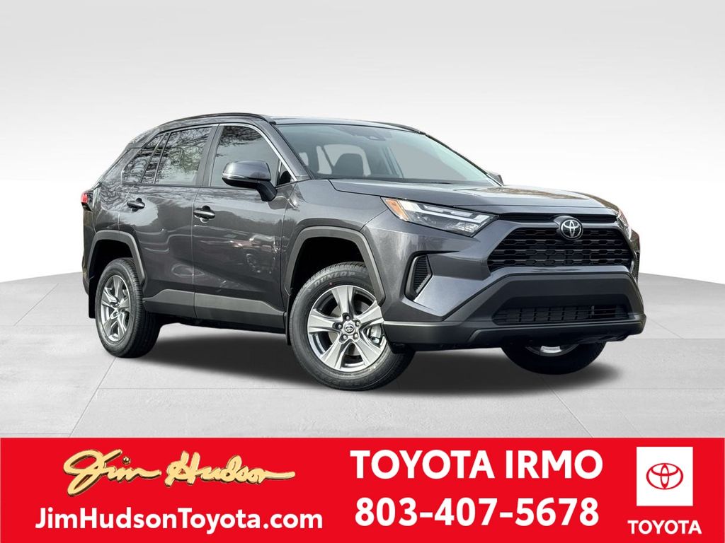 2025 Toyota RAV4 XLE's photo
