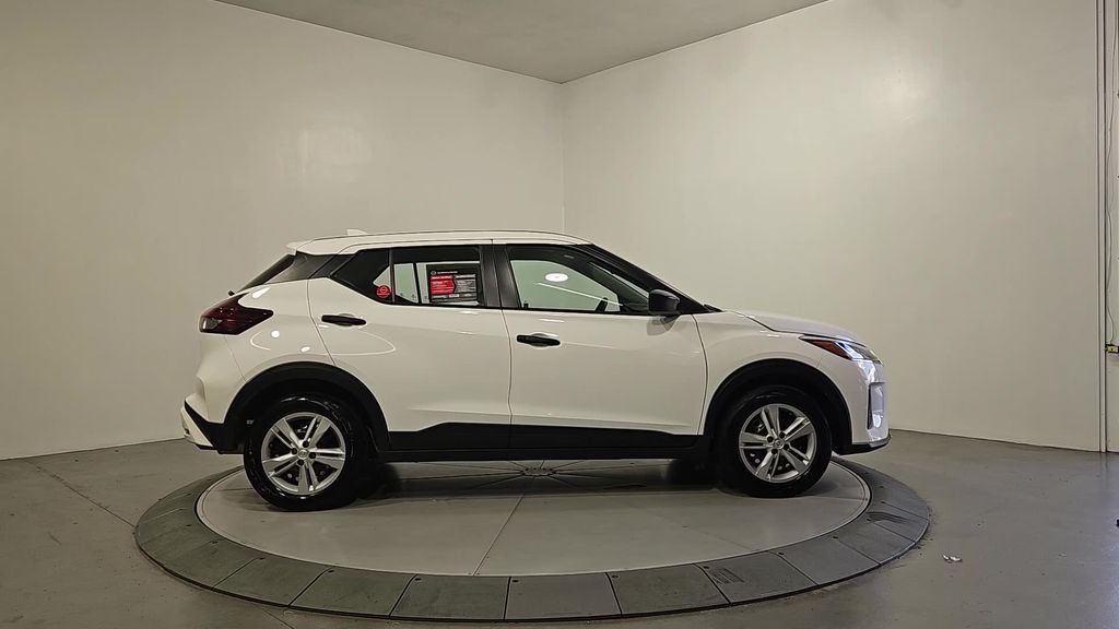 2024 Nissan Kicks S photo 6