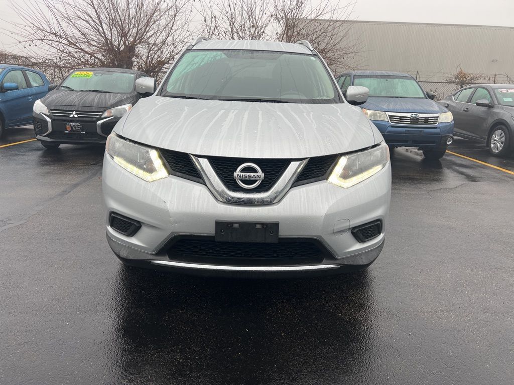 2015 Nissan Rogue SV photo 2