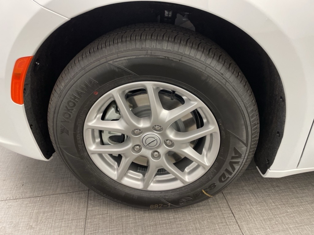 2026 Chrysler Pacifica photo 6