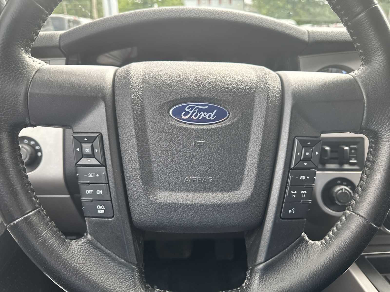 2017 Ford Expedition XLT photo 24