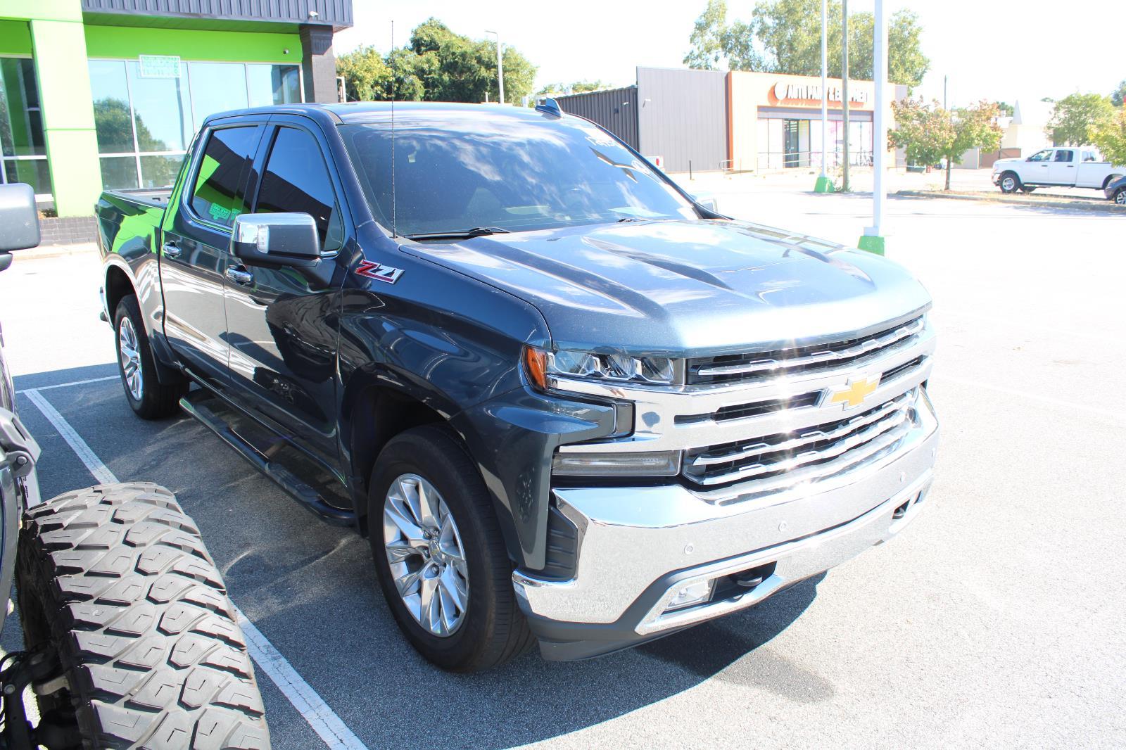 2021 Chevrolet Silverado 1500 LTZ photo 3
