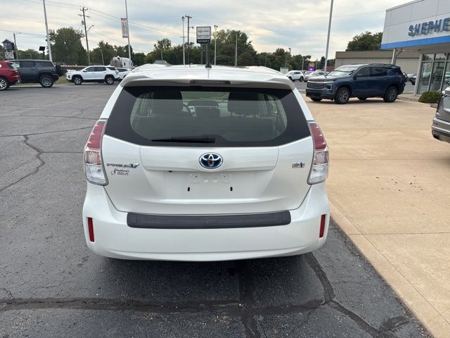 2017 Toyota Prius V Two photo 5