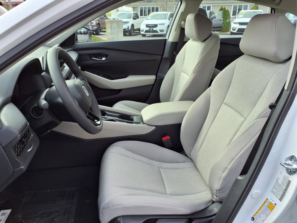 2025 Honda Accord LX photo 4