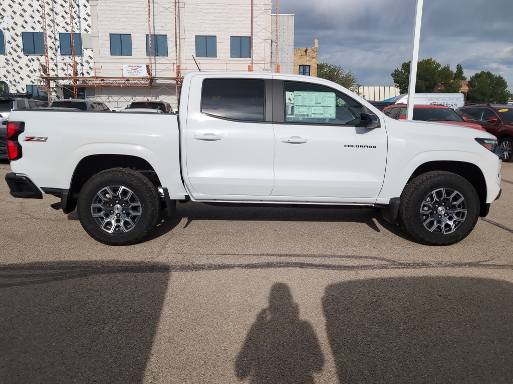 2025 Chevrolet Colorado Z71 photo 3