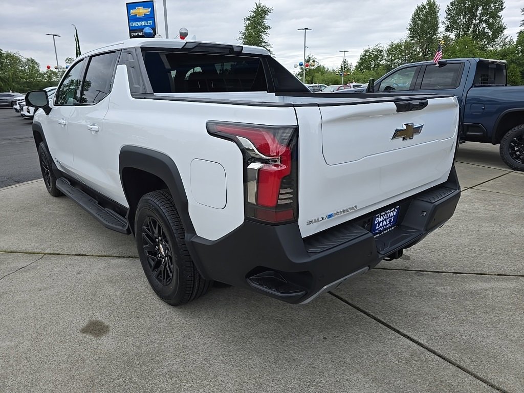 2025 Chevrolet Silverado EV LT photo 3