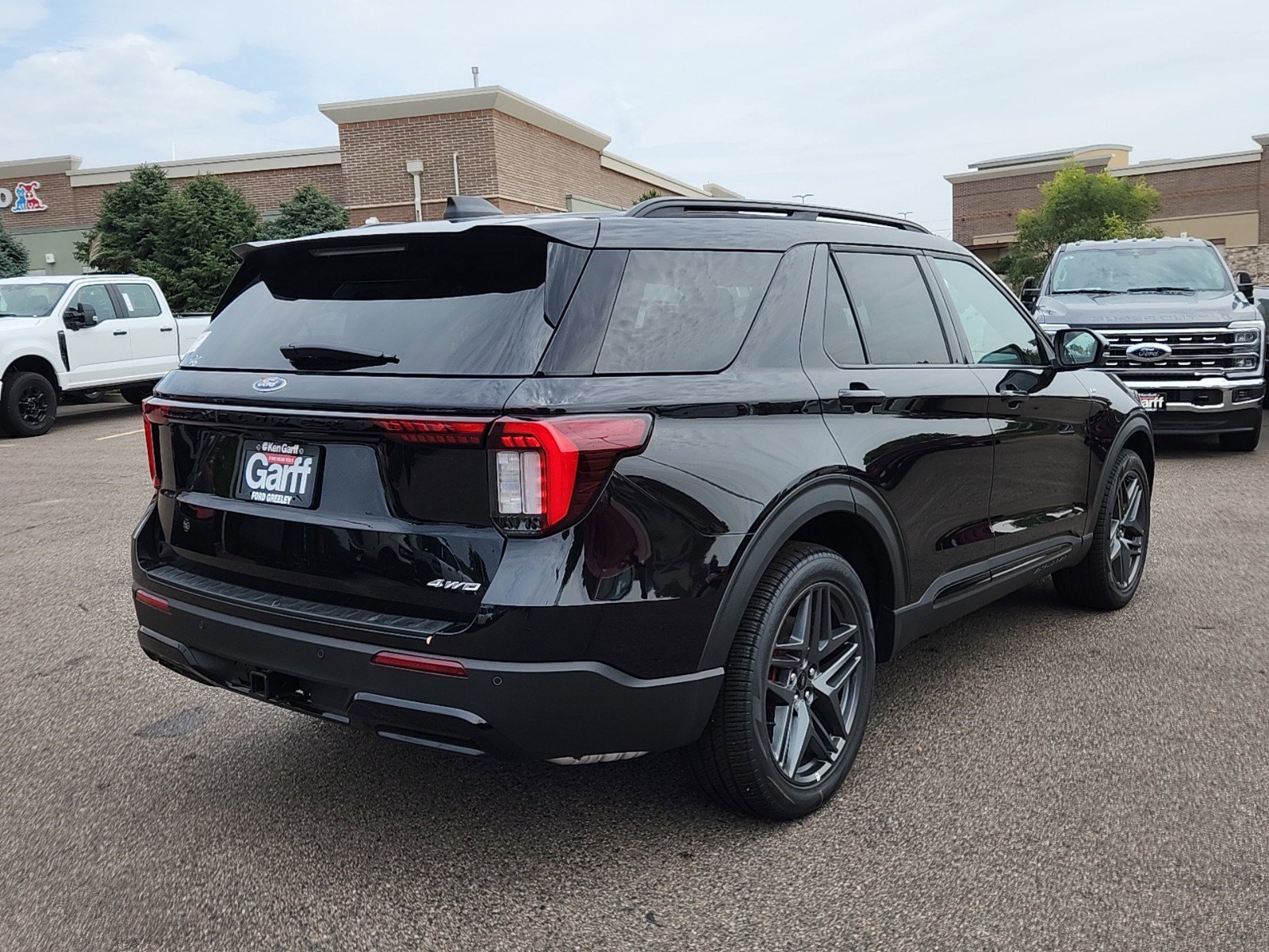 2025 Ford Explorer ST-Line photo 2